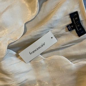 Cream Francesca‘s top with gold shimmer and tie waist